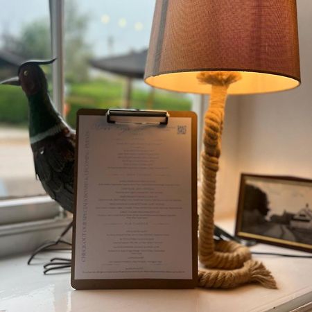 Crosskeys Inn Guest Rooms In Wye Valley Goodrich エクステリア 写真