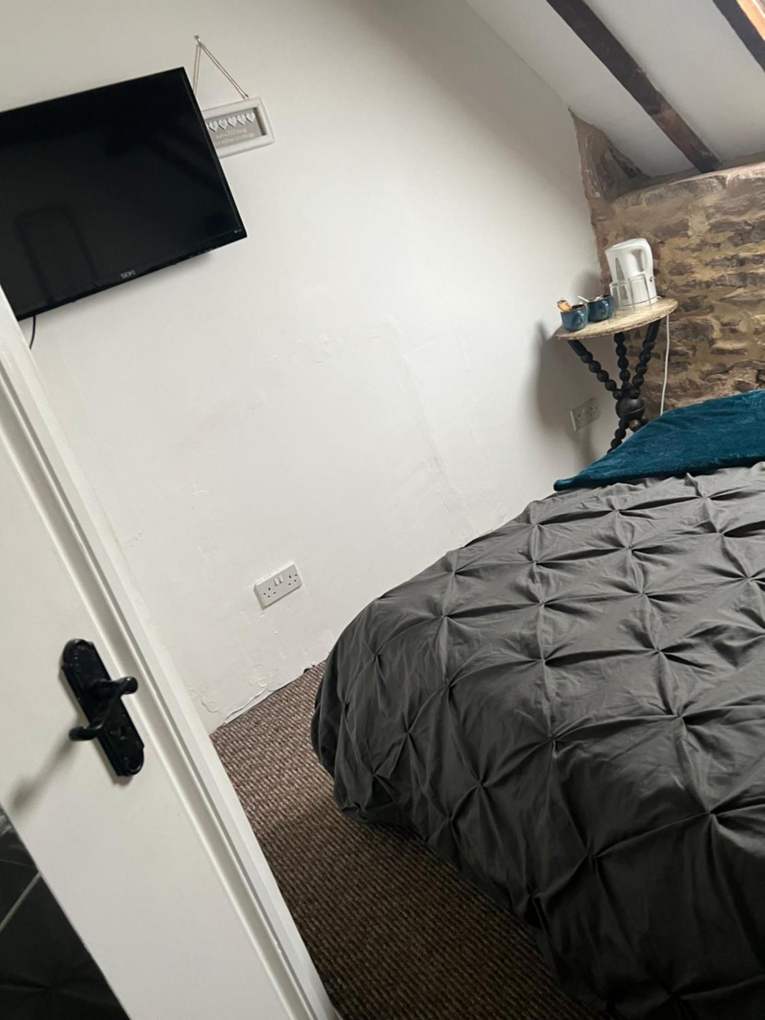 Crosskeys Inn Guest Rooms In Wye Valley Goodrich エクステリア 写真